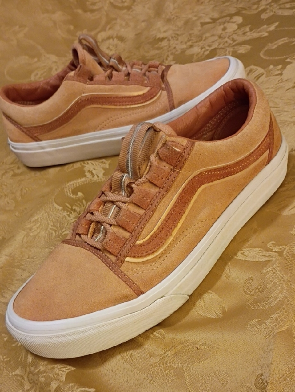 VANS Old Skool Leather Suede Skate Shoe in Tan and White Women's 7.0 Men's 5.5